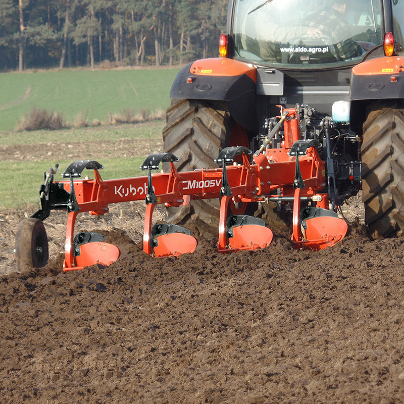 Kubota CM1005V Plow